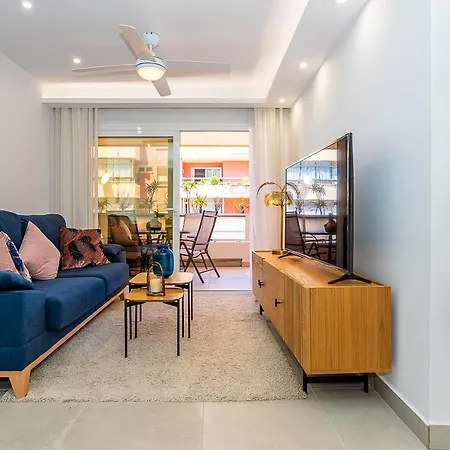 Sea Views In Heart Of By The Beach Apartment *