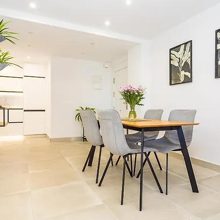 Apartment Sea Views In Heart Of By The Beach Marbella
