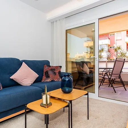 Apartment Sea Views In Heart Of By The Beach *